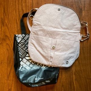 Lululemon zip/snap closure festival bag